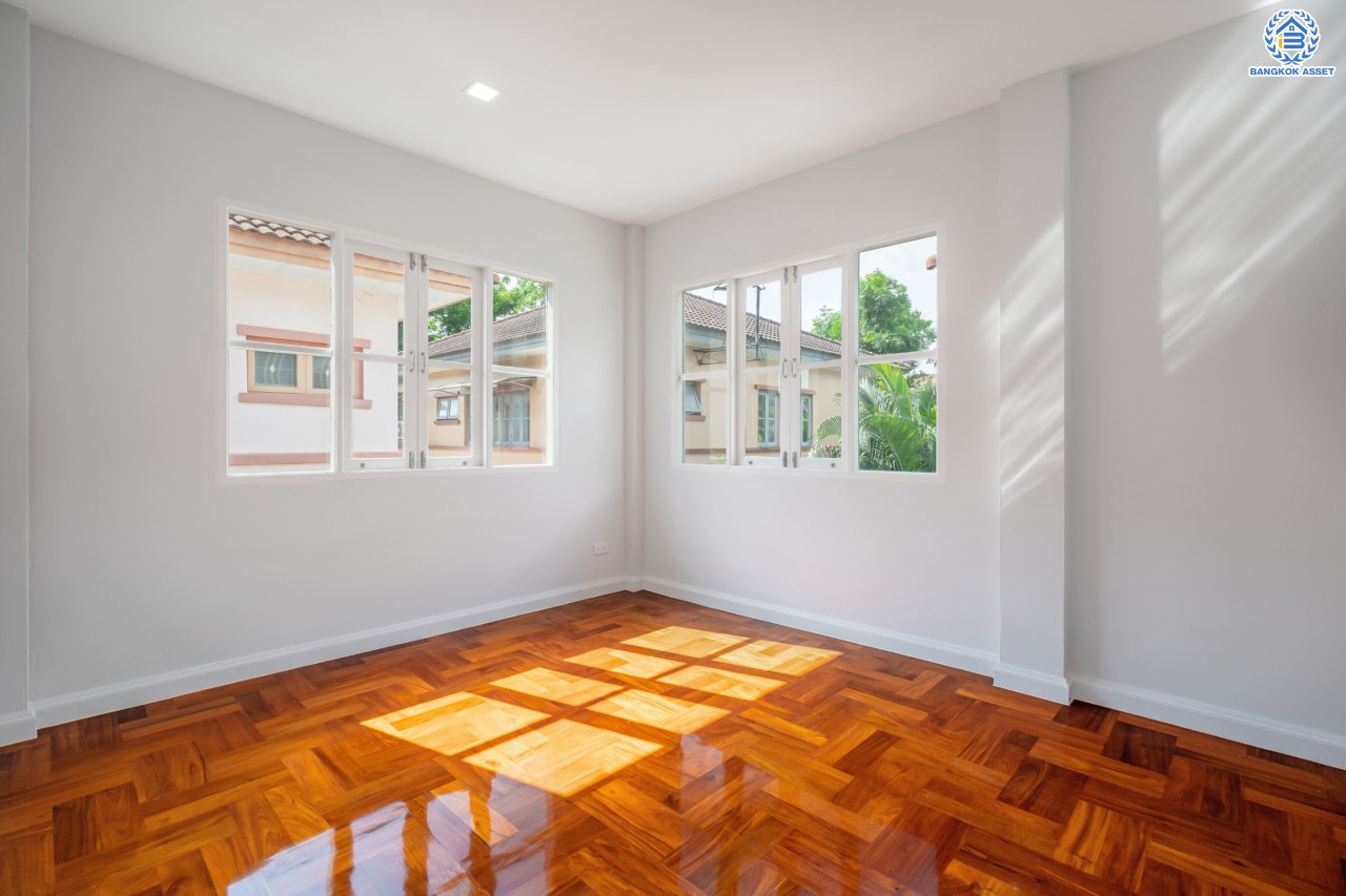 บ้านมือสองตกแต่งใหม่ ม.นันทวัน บางใหญ่-รัตนาธิเบศร์ บ้านเดี่ยวคุณภาพแบรนด์ LH ตอบโจทย์ทุกไลฟ์สไตล์ เนื้อที่ขนาด 66 ตร.ว. ฟังก์ชัน 3 ห้องนอน 3 ห้องน้ำ 1 ห้องแม่บ้านพร้อมห้องน้ำในตัว บนทำศักยภาพ หน้าโครงการติดถนนกาญจนาภิเษก ใกล้รถไฟฟ้าสายสีม่วง "สถานีสามแยกบางใหญ่" และทางด่วน "ศรีรัช"